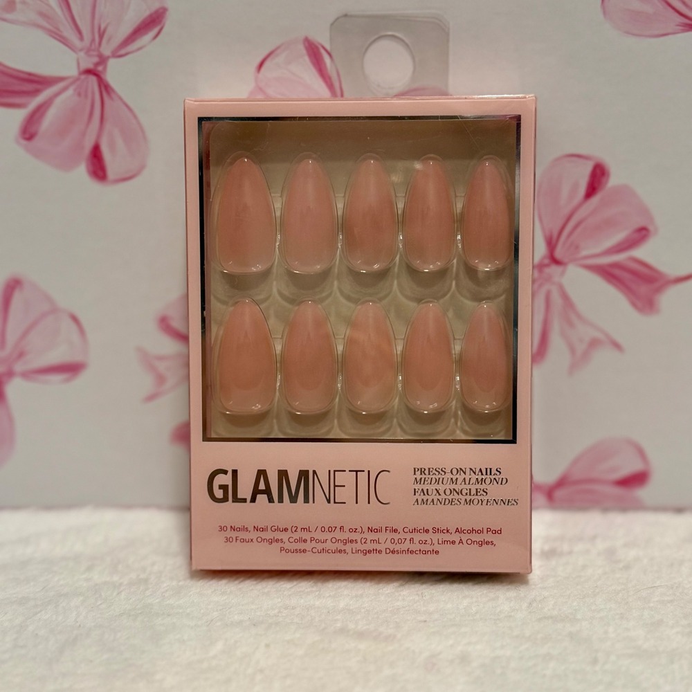 Glamnetic Press On Nails Cloud 9 Medium Almond‎ Shape Reusable Faux Nails Kit